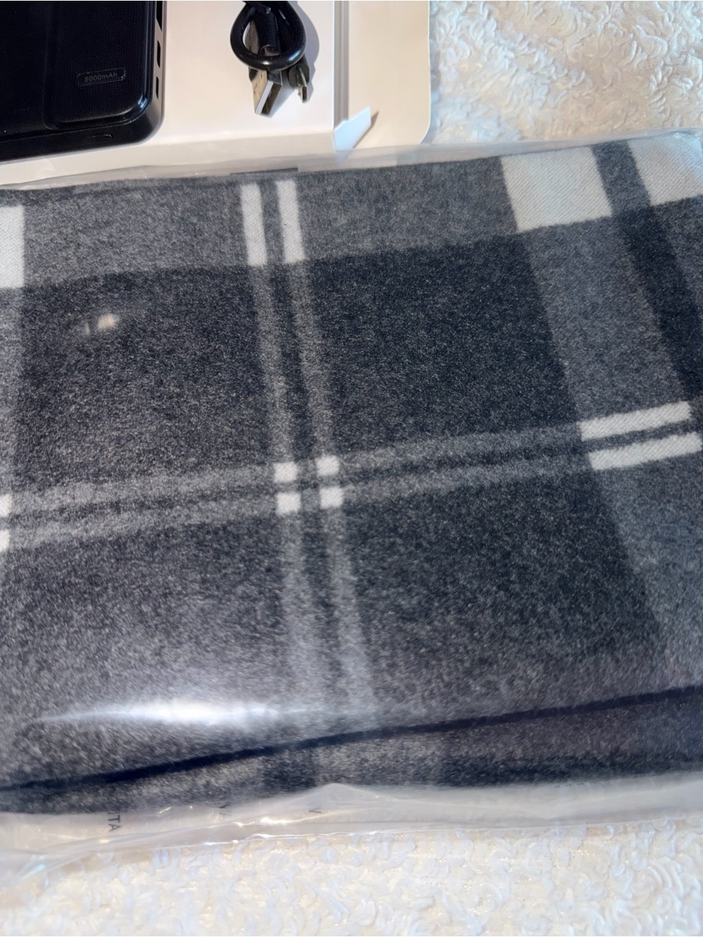 Heated Scarf New In Box - Picture 3 of 7